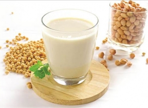 Người bị đau dạ dày có nên uống sữa đậu nành được không?